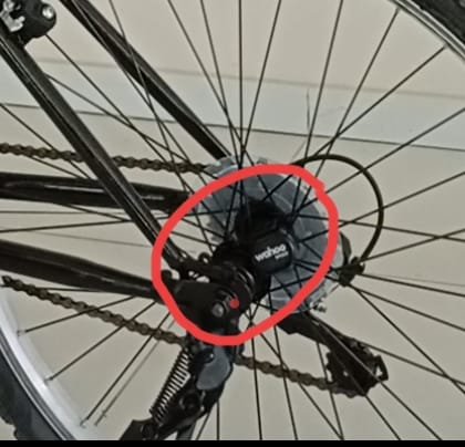 Wahoo BLE Speed Sensor mounted on bicycle wheel